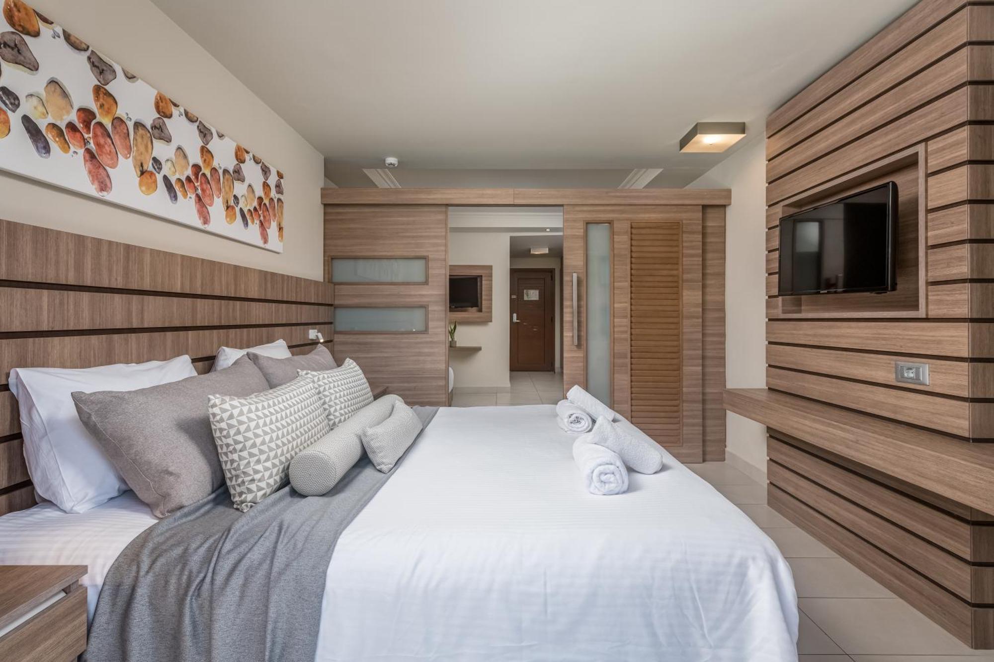 E-geo Easy Living Hotel 4*